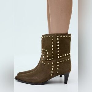 🔥🔥Zara Split leather studded ankle boots